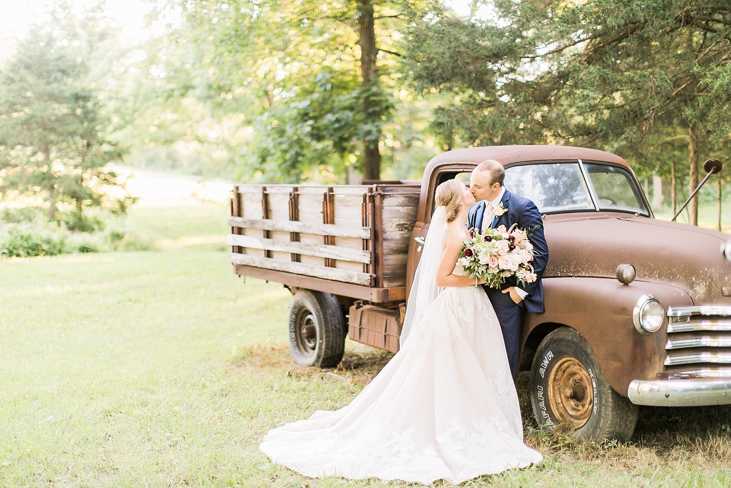 Kempker's Back 40 Wedding, Mid Missouri Wedding Photographer, Missouri Florist, Sugarberry Blooms, Outdoor rustic wedding, Jefferson City Missouri Wedding, Missouri Wedding Photography